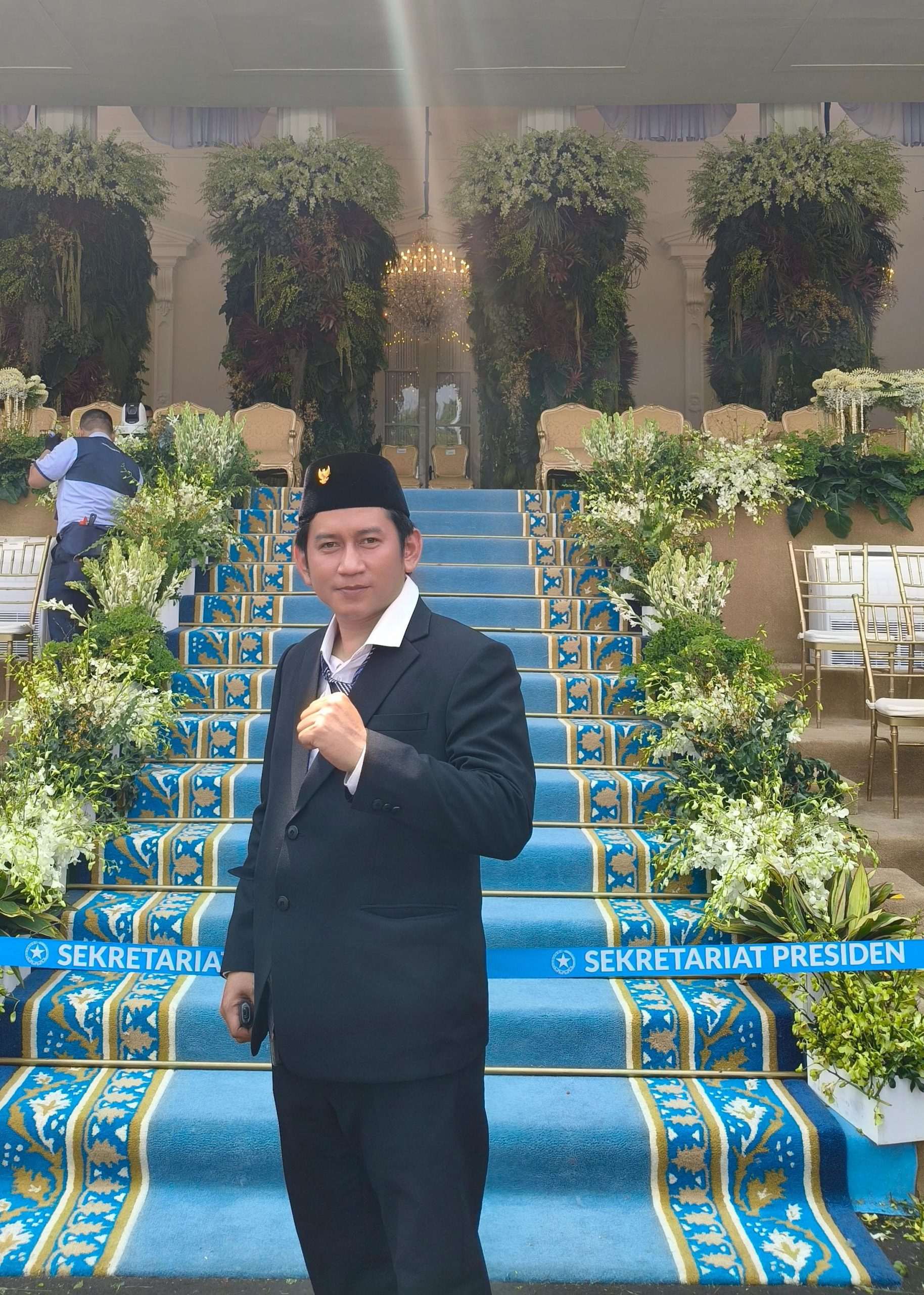 Ketua Dewan Pers Nusantara Meledak! Jurnalis Diintimidasi Saat Bongkar Solar Ilegal 8 Ton di Kalbar Ketua Dewan Pers Nusantara Meledak! Jurnalis Diintimidasi Saat Bongkar Solar Ilegal 8 Ton di Kalbar