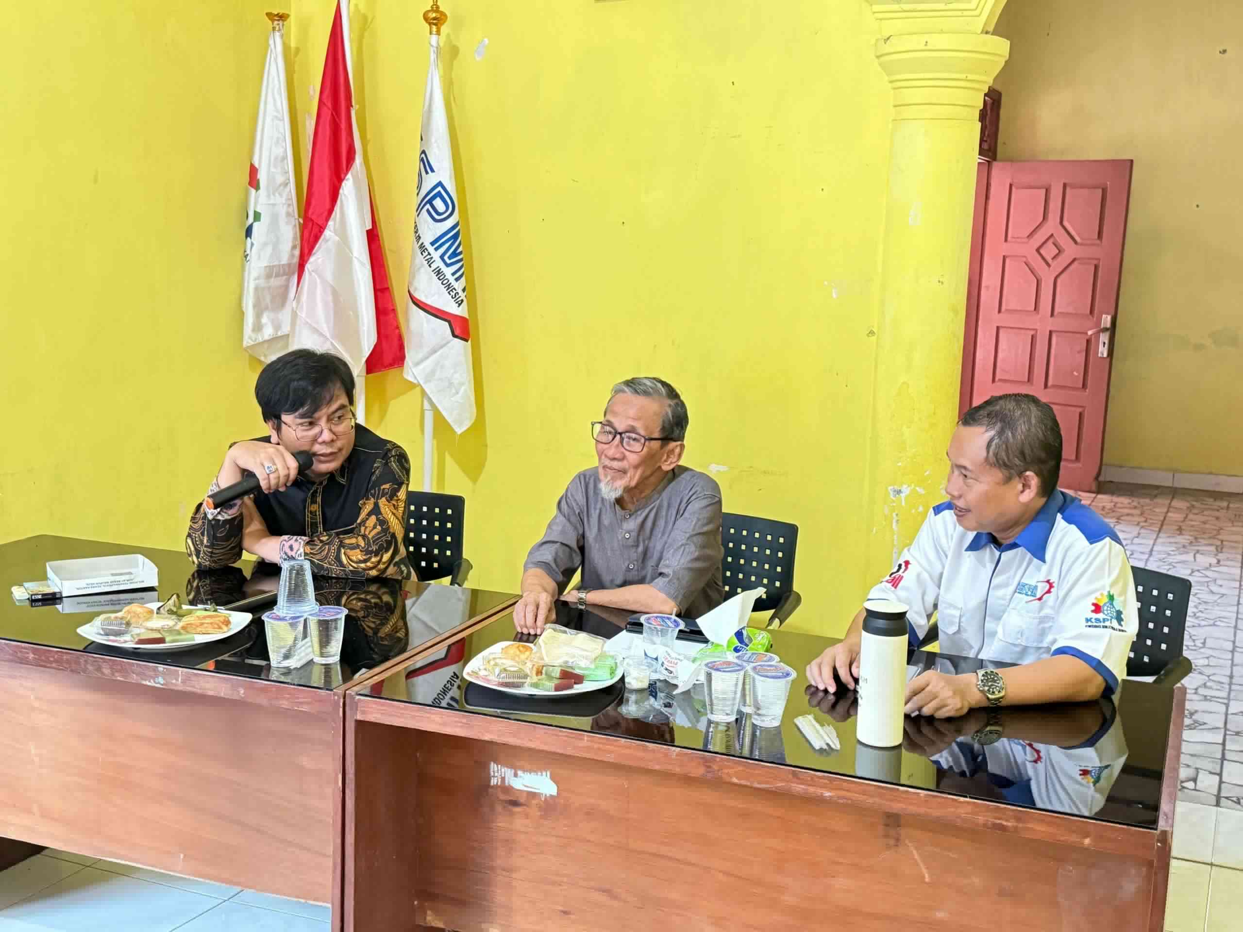 Dewan Pengawas BPJS Kesehatan Siruaya Utamawan Sambangi KSPI Lampung, Kupas Tuntas Masalah Defisit Program JKN Hingga Perlindungan Pekerja Dewan Pengawas BPJS Kesehatan Siruaya Utamawan Sambangi KSPI Lampung, Kupas Tuntas Masalah Defisit Program JKN Hingga Perlindungan Pekerja