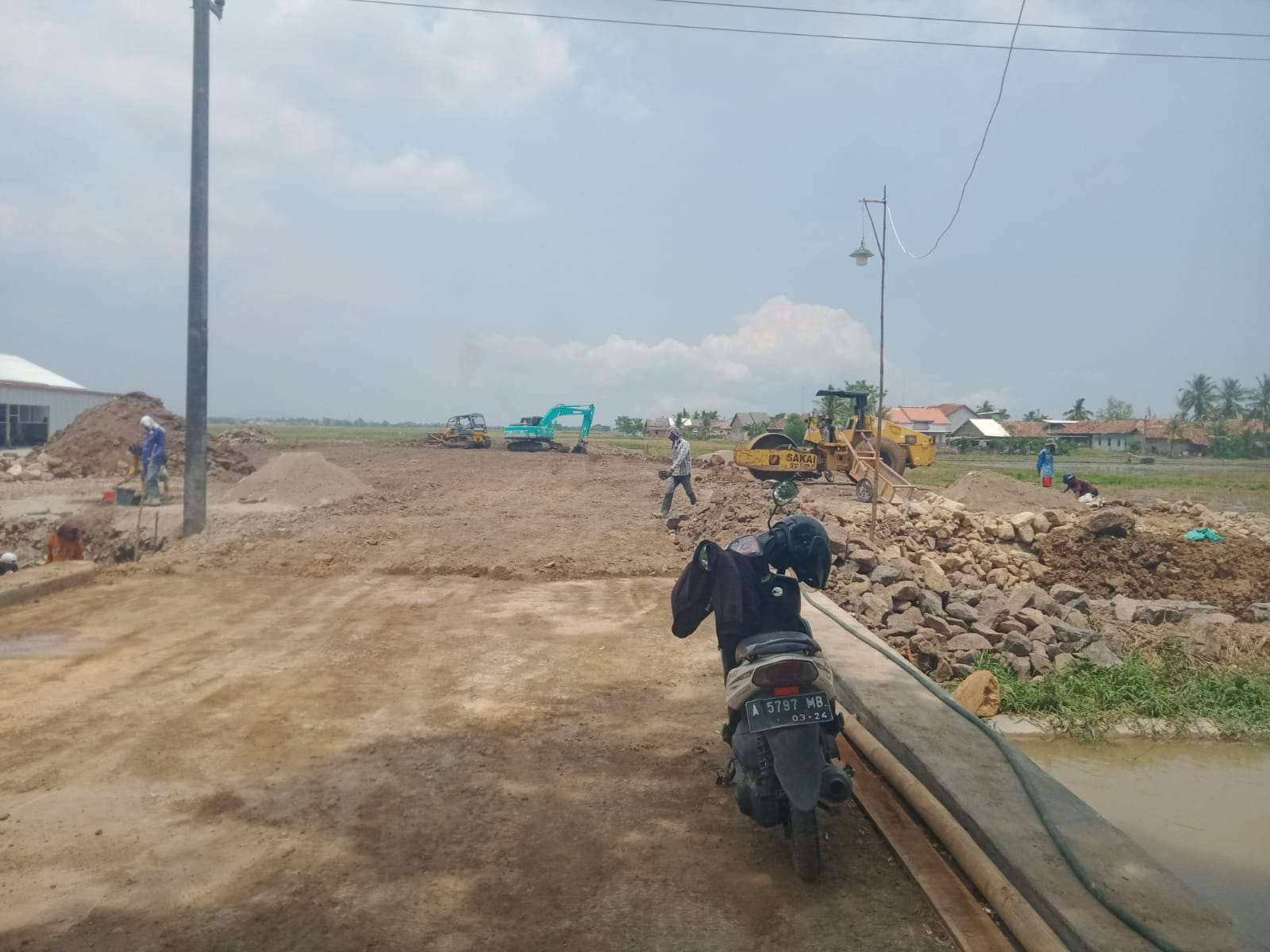 Pembangunan Gudang di Duga Tidak Memiliki Ijin PBG Satpol PP dan Intansi Terkait Harus Bertindak Tegas "Kata Rahmat SH Pembangunan Gudang di Duga Tidak Memiliki Ijin PBG Satpol PP dan Intansi Terkait Harus Bertindak Tegas "Kata Rahmat SH